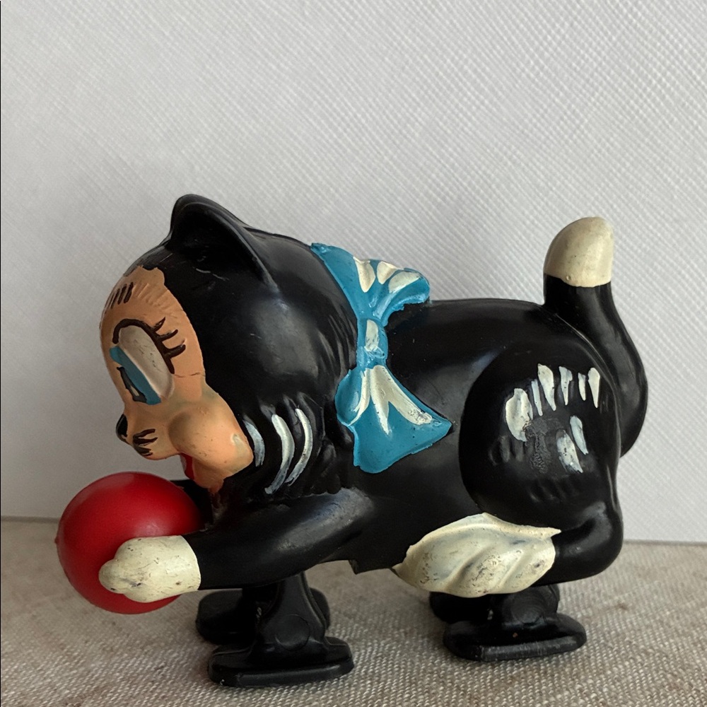VTG - CAT RAMP WALKER MID CENTURY 
MARX BLACK KITTEN HOLDING  SPINNING RED BALL